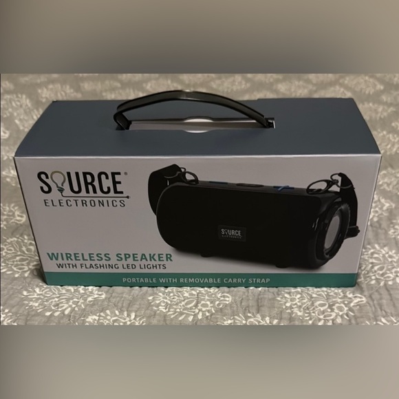 Wireless Bluetooth Speaker w/ Flashing LED Lights - Picture 1 of 3